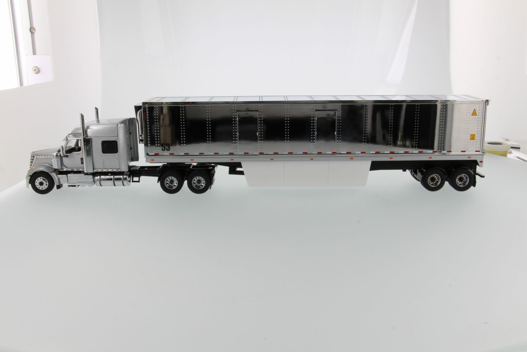 International 1:50 Diecast LoneStar Sleeper with 53' Refrigerated