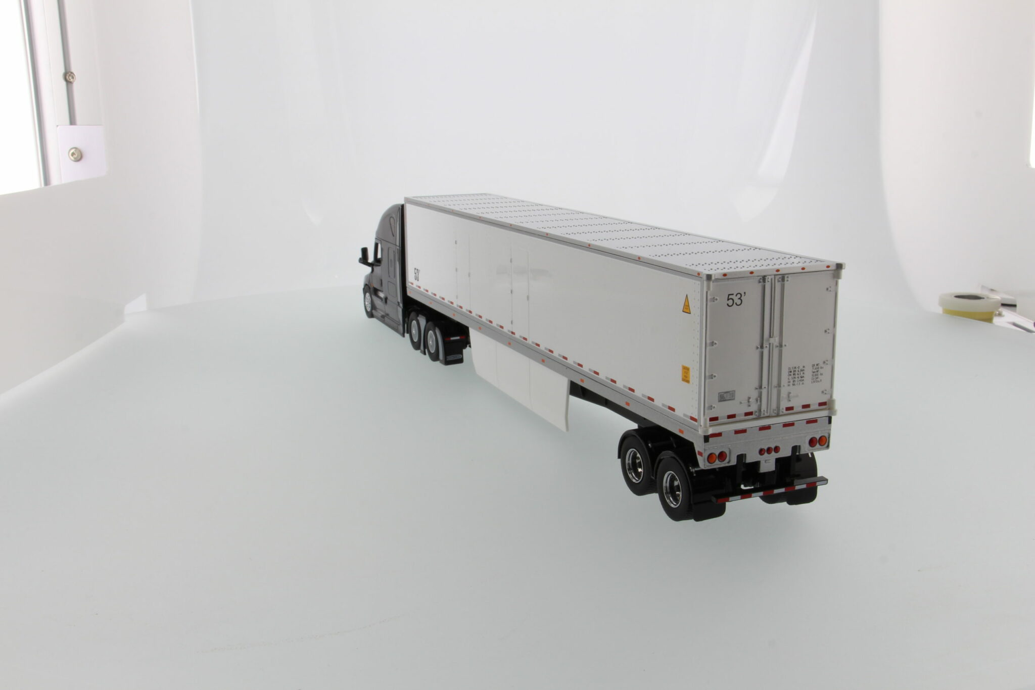 Freightliner 1:50 Diecast New Cascadia with 53' Dry Cargo Van - Grey  tractor + White trailer 71047