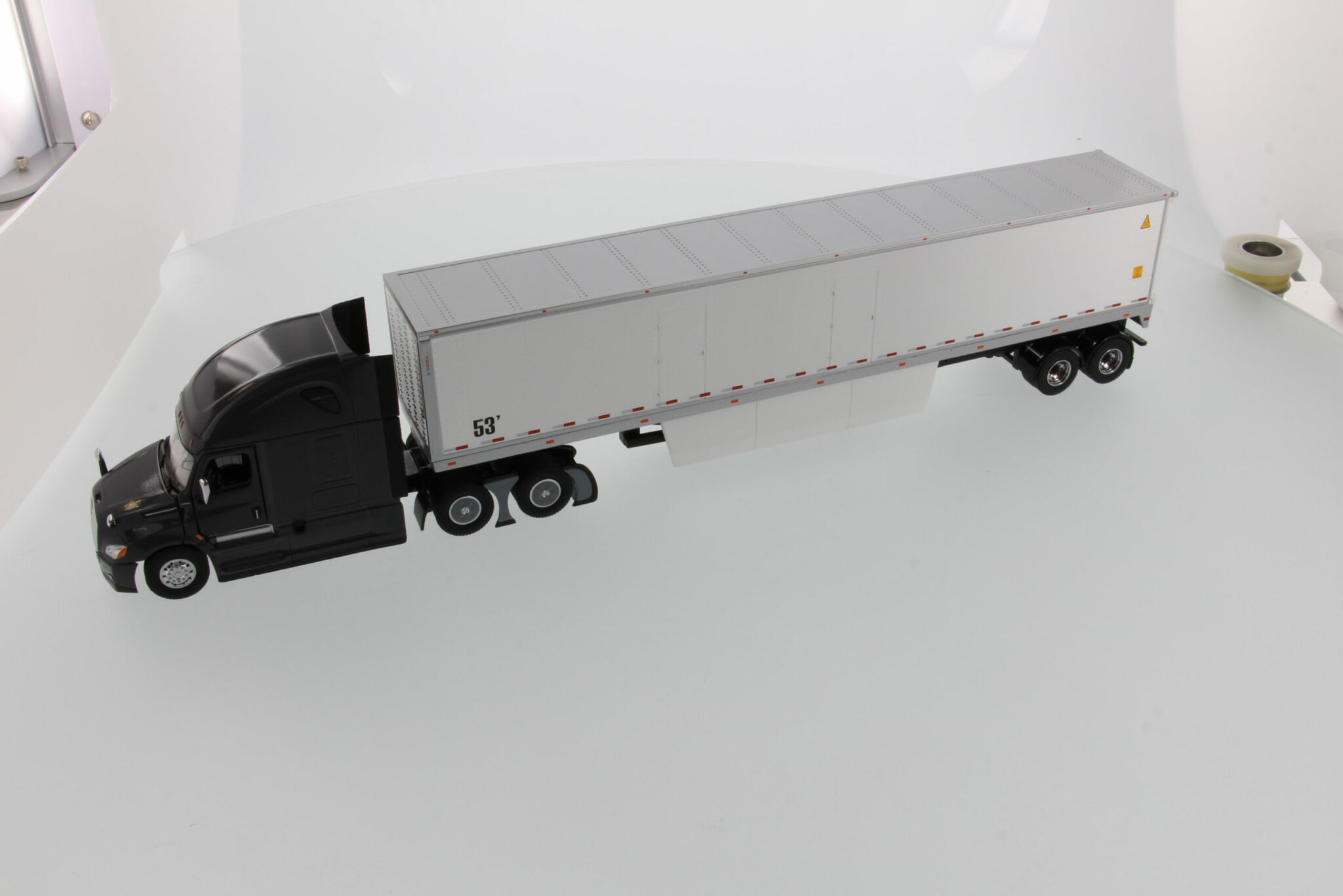 Freightliner 1:50 Diecast New Cascadia with 53' Dry Cargo Van - Grey  tractor + White trailer 71047