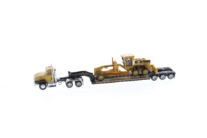 Cat 1:87 Construction Diecast Cat CT660 with lowboy trailer & Cat load 84414